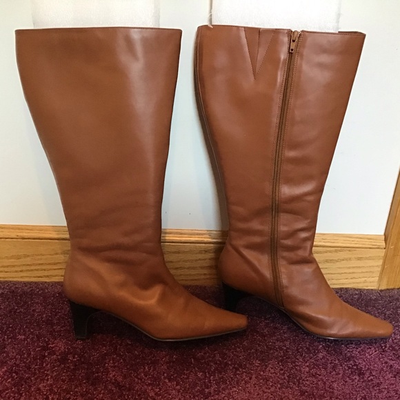 Classique ladies leather wide calf, heeled boots.EUC. - Picture 2 of 6